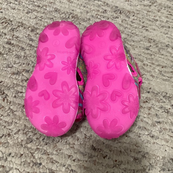 Minnie and Daisy Disney Sandals - Picture 2 of 3